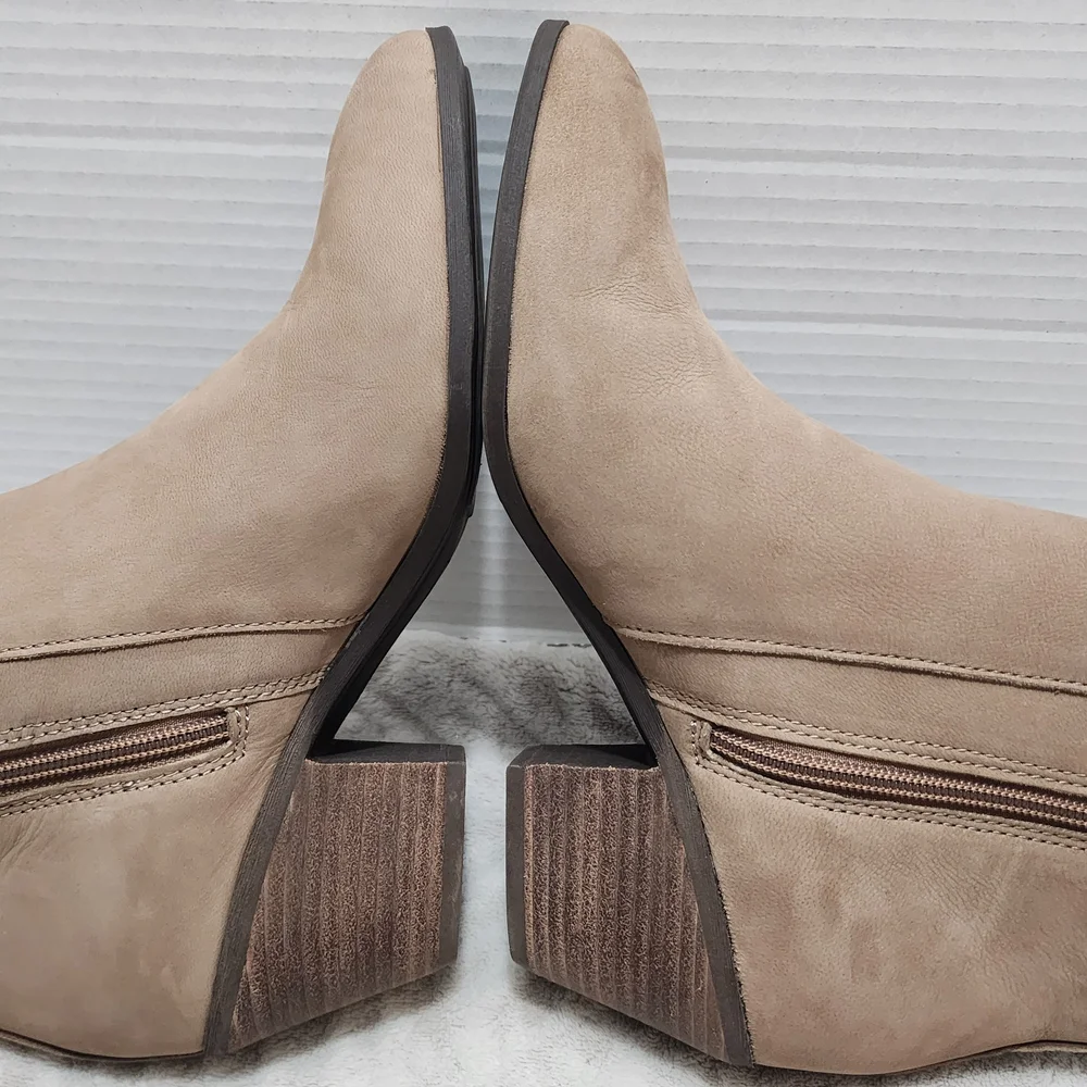 Frye Sandra Chelsea Nubuck Leather Ankle Stitched Block Heel Western Boot Sz 9